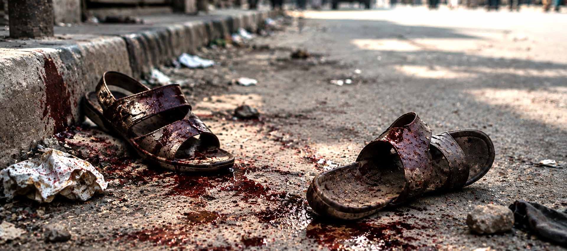 Police confronting a mob during a blasphemy-related incident in Pakistan – illustrative image
